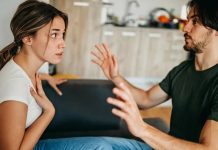 नातेसंबंध सल्ला: 4 गोष्टी तुम्ही नात्यात कधीही बोलू नयेत |