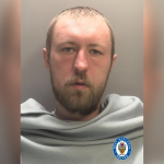 ब्रिटनमधील पुरुषाने एका पीआयओ महिलेवर धार्मिकरित्या प्रेरित हल्ला केल्याचे कबूल केले