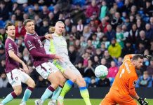 प्रीमियर लीगच्या विजेतेपदाच्या शर्यतीत मँचेस्टर सिटीने आर्सेनलवर बाजी मारली; बर्नली पदच्युत झाला