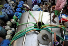 पुण्यातील पाण्याची समस्या : महापालिकेच्या दुरुस्तीला झालेल्या विलंबामुळे दुसऱ्या दिवशीही पुरवठा खंडित. पुणे बातम्या