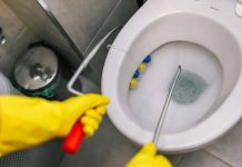 प्लंगरशिवाय टॉयलेट अनक्लोग करा: प्लंगरशिवाय तुमचे टॉयलेट फास्ट अनक्लोग करा: 3 सिद्ध पद्धती |