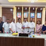 राहाता पालिकेतील मुख्याधिकारी आणि कर्मचा-यांच्या कार्याबद्दल कृतज्ञता व्यक्त करण्यासाठी आज पालिकेत नागरी सेवा दीनाचे आयोजन —स्वाधीन गाडेकर ( नगराध्यक्ष )