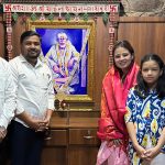 शिर्डी (प्रतिनिधी ) महेंद्रसिंग धोनी यांची पत्नी साक्षी धोनी यांनी मुलगी झिवा धोनी सोबत शिर्डीत येऊन साईबाबांच्या समाधीचे मनोभावे दर्शन घेतले—श्री दीपक गोंदकर ( सभापती शिर्डी नगरपतिषद आरोग्य विभाग )