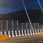 क्रॉसविंड्स हाताळण्यासाठी MSRDC eway च्या नवीन लिंक ब्रिजवर पवन अडथळे बसवते